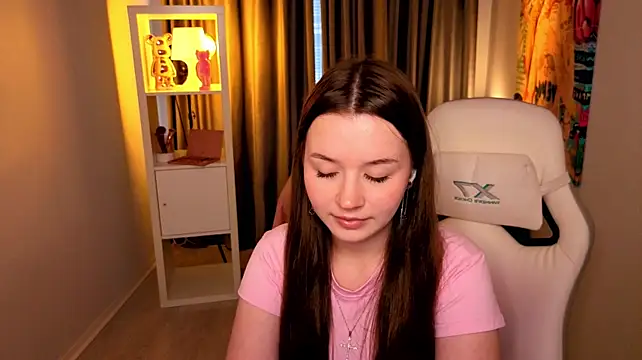 RileyBloomss live cam on StripChat