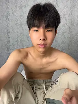 guoguo18 live cam on StripChat