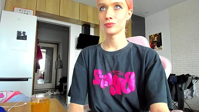 _Alice_Kitty live cam on StripChat