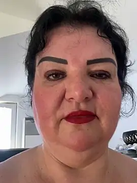 curvymilfmicha live cam on StripChat