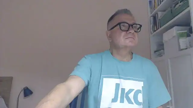 YOU6me live cam on StripChat