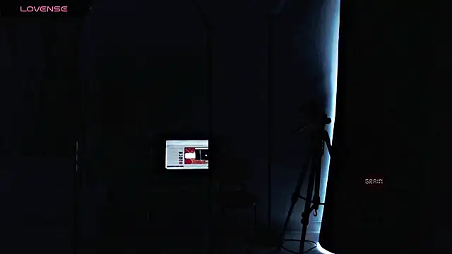 dark_sailent live cam on StripChat