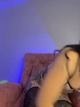 Lucy_699 live cam on StripChat