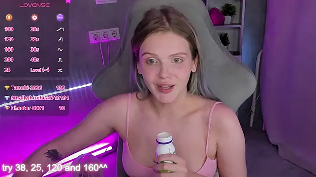 Alisa_Allison live cam on StripChat