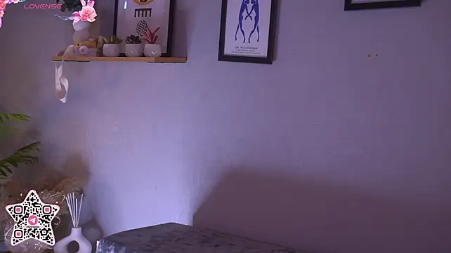 Emmiellee live cam on StripChat