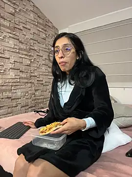 Lucyjoi live cam on StripChat