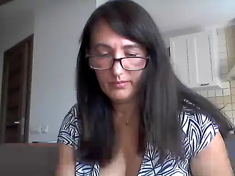 Elena48324 live cam on StripChat