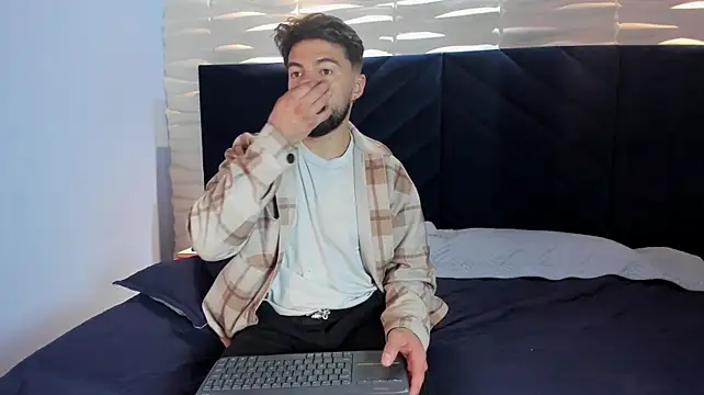 Liam_ashford live cam on StripChat