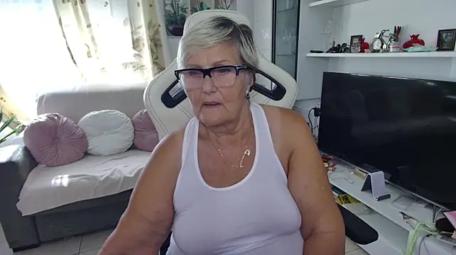 Selenna57 live cam on StripChat