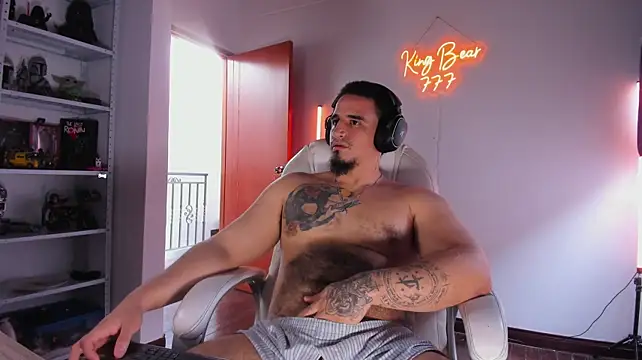 kingbear777 live cam on StripChat