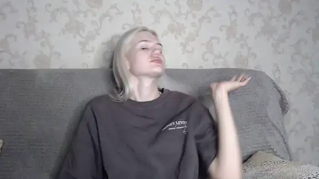 BlondyLedy live cam on StripChat