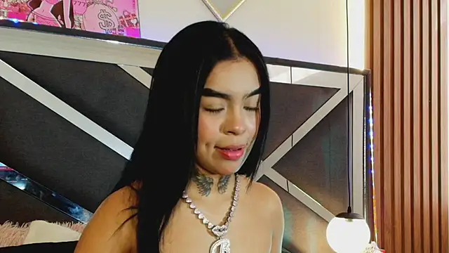 Bratz_x live cam on StripChat