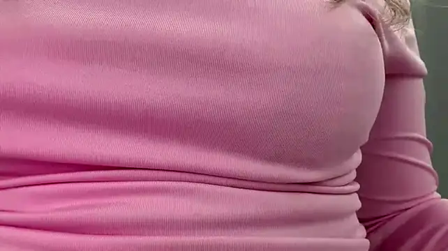 sorrelwood live cam on StripChat