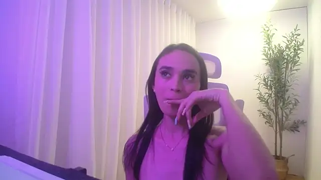 BriannahVixen live cam on StripChat