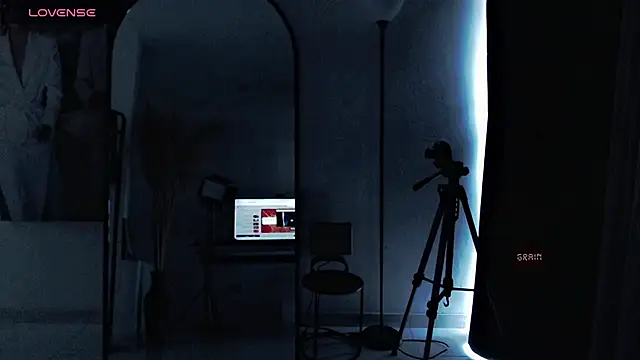 dark_sailent live cam on StripChat