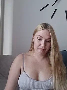 KisaVixen live cam on StripChat