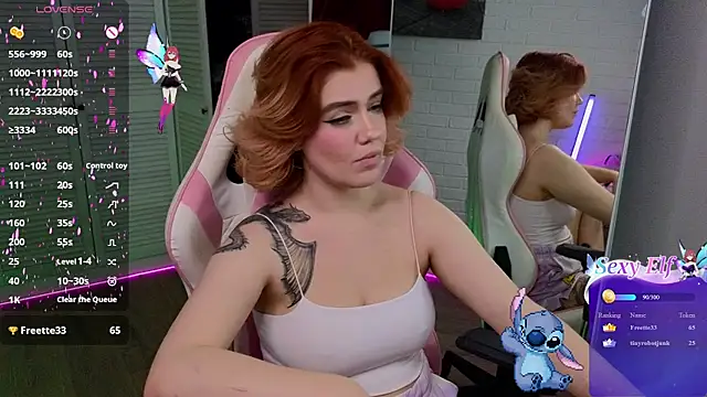 RedVelveten live cam on StripChat