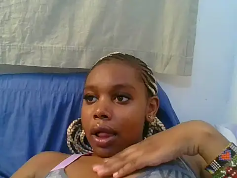 arisbellisimo live cam on StripChat