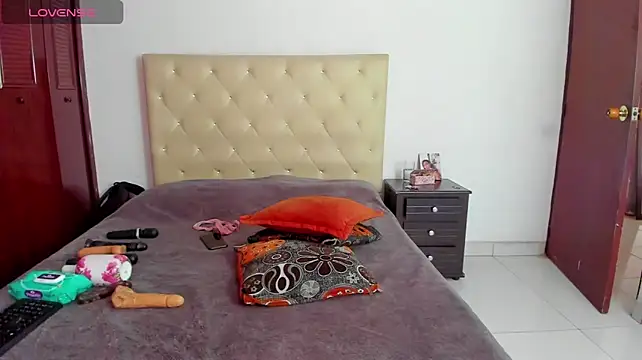 LUISSA_ live cam on StripChat