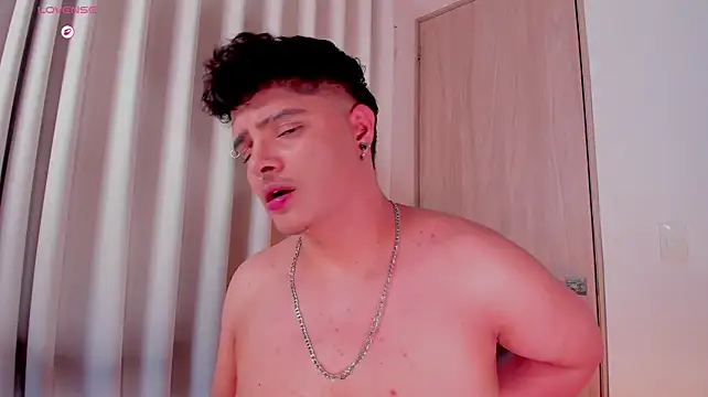 Yossef_ftm live cam on StripChat