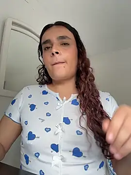 La-Gatiita-trans live cam on StripChat