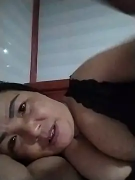 NAAYA8190 live cam on StripChat