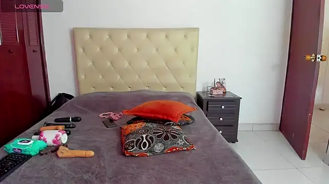 LUISSA_ live cam on StripChat