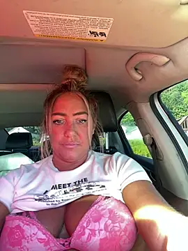 sunshinekisses live cam on StripChat