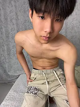 guoguo18 live cam on StripChat