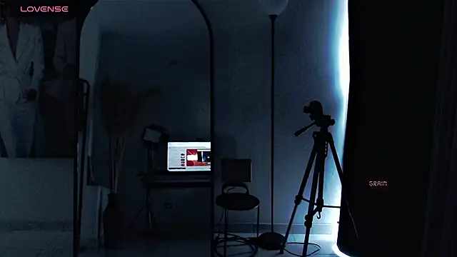dark_sailent live cam on StripChat