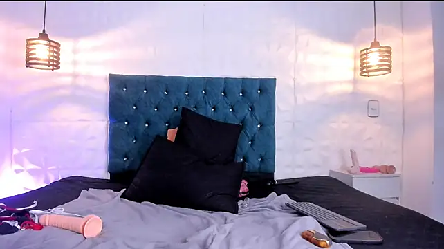 samantha_foxyy live cam on StripChat