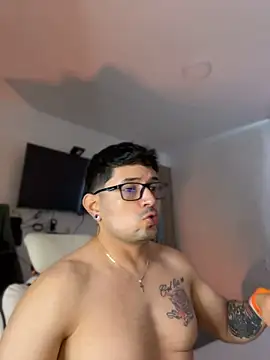 TroyeKnight live cam on StripChat
