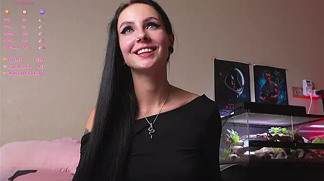 YaraAveiri live cam on StripChat