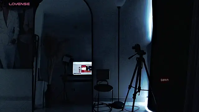 dark_sailent live cam on StripChat