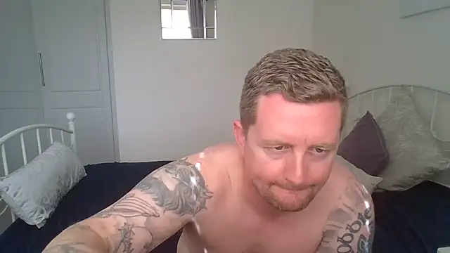 Crusher19830 live cam on StripChat