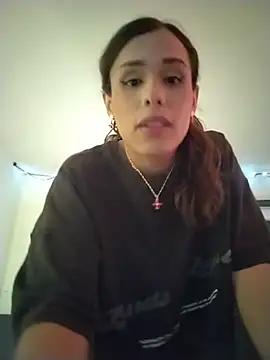 pretty_ariiel live cam on StripChat
