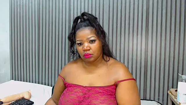 ROYALASS25 live cam on StripChat