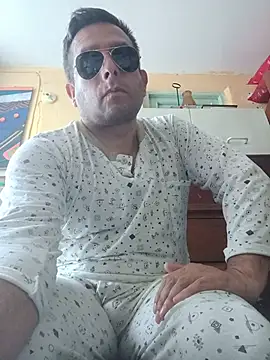 chicoguapo8 live cam on StripChat