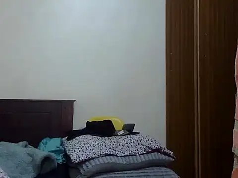 Sexy-suzy live cam on StripChat