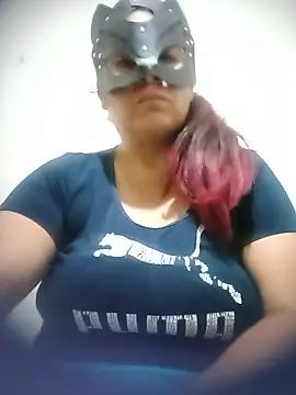 Saramilf36 live cam on StripChat