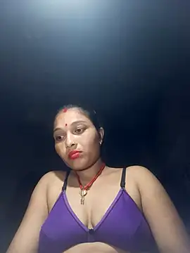 Aaradhyahot05 live cam on StripChat