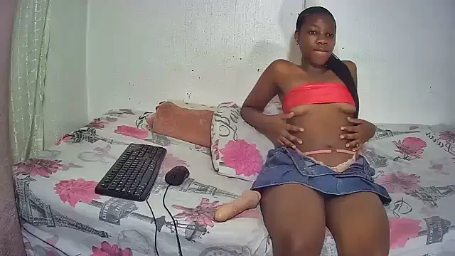 Sophie-Lilly live cam on StripChat