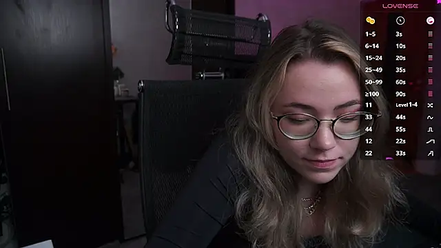 RemyCute live cam on StripChat