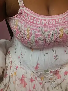 Tamil_Ammani live cam on StripChat
