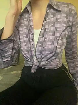 KittieCreme live cam on StripChat