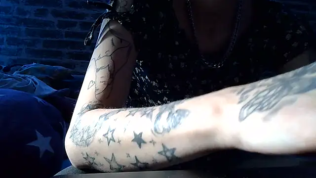 SweetHeatPair2654 live cam on StripChat