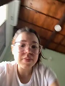 Lucyklein2022 live cam on StripChat