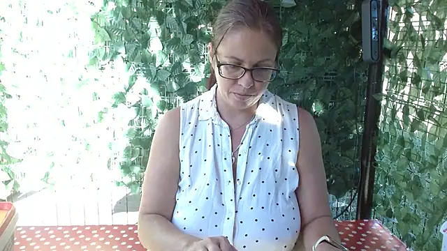 LadyHellene live cam on StripChat
