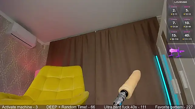 Juicy_Vikki live cam on StripChat