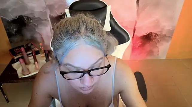 MarianL0ve live cam on StripChat